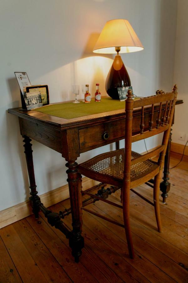 Bed & Breakfast Chateau Les Cedres Bretteville-l'Orgueilleuse Exterior photo